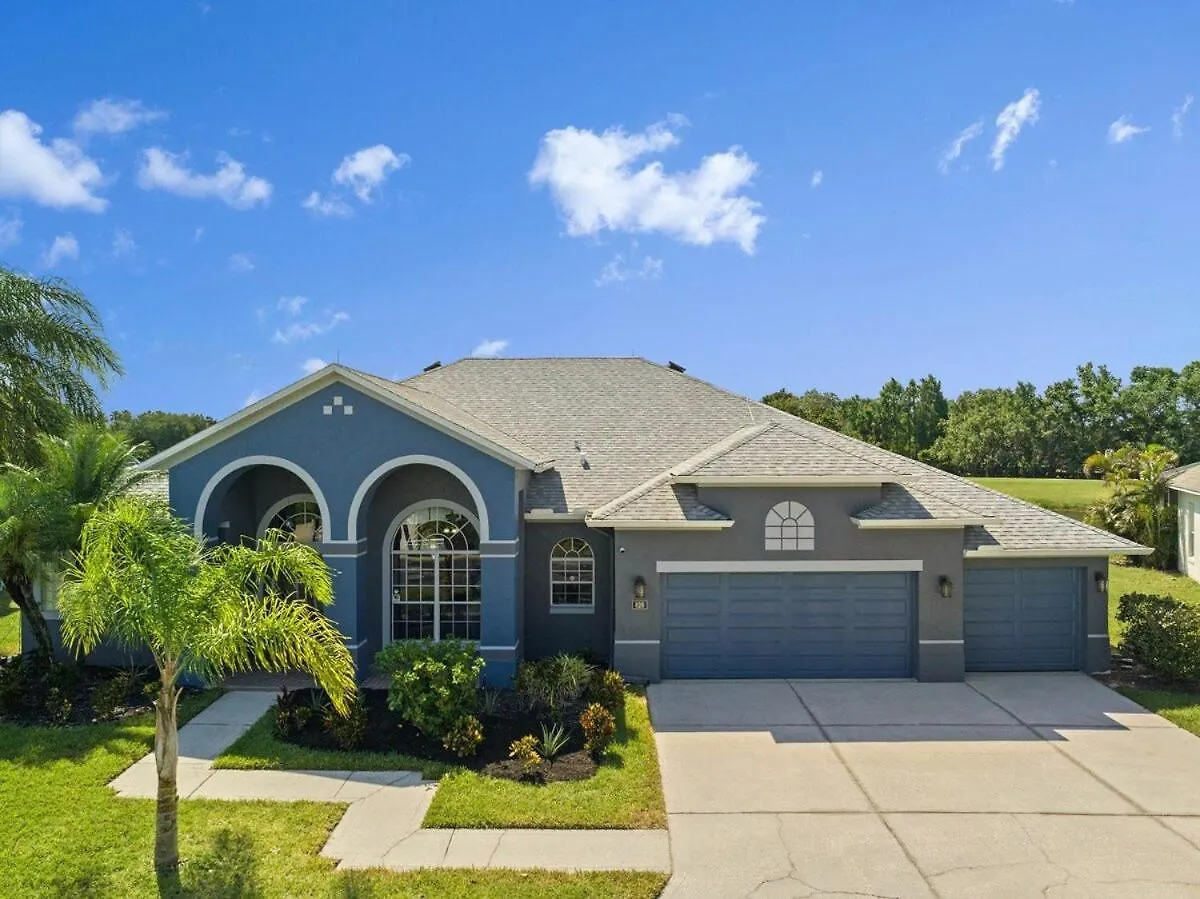 826 Golf Course Parkway Davenport 4Bed Villa United States