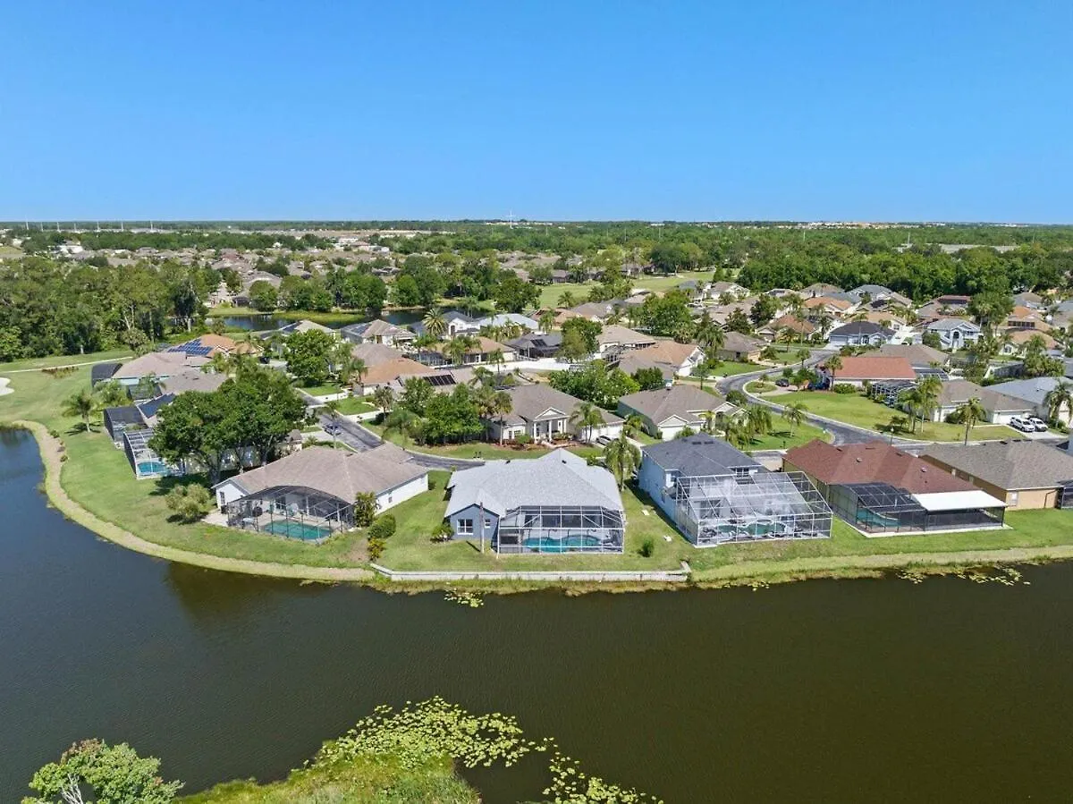 826 Golf Course Parkway Davenport 4Bed Villa