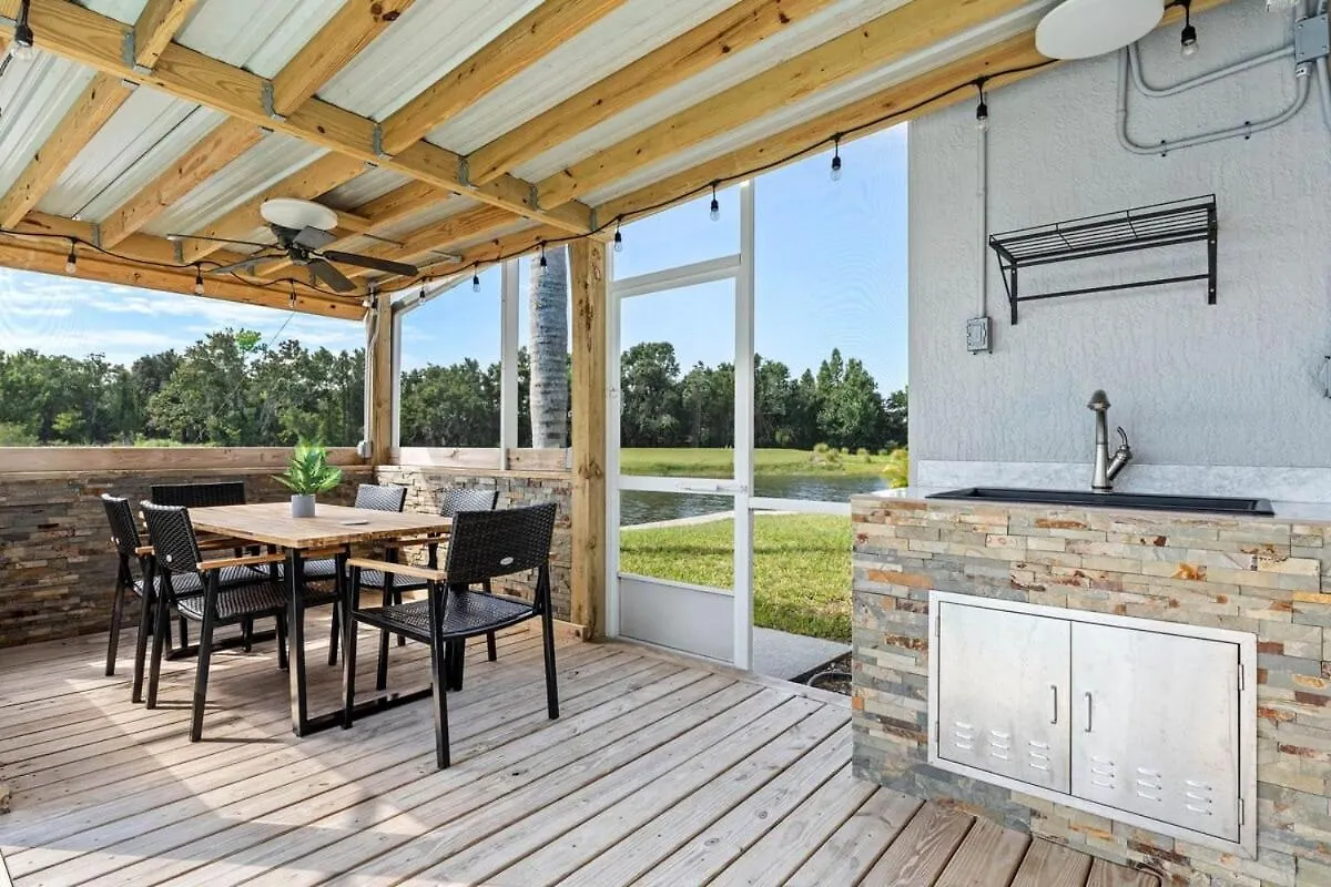 826 Golf Course Parkway Davenport 4Bed Villa