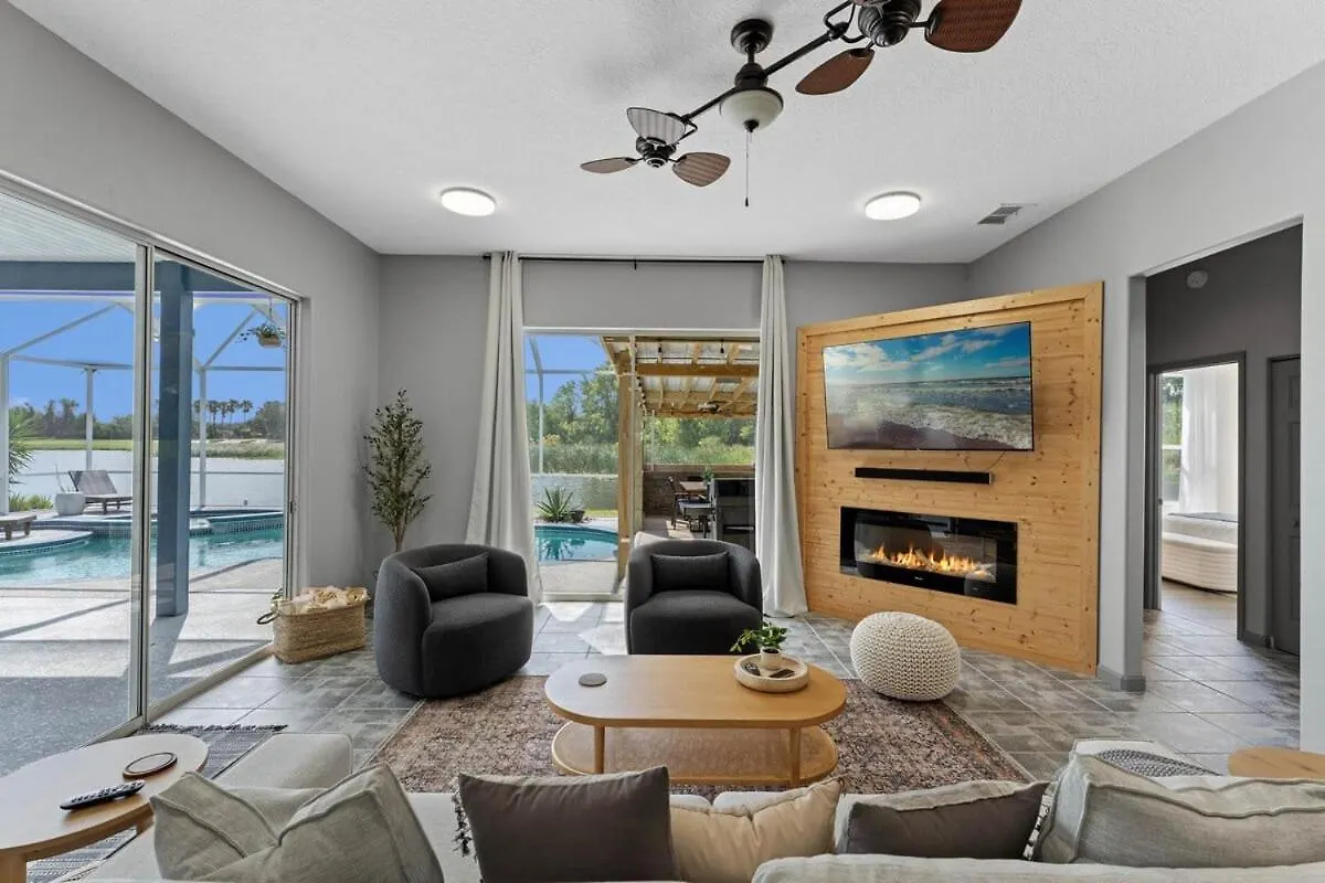 826 Golf Course Parkway Davenport 4Bed Villa